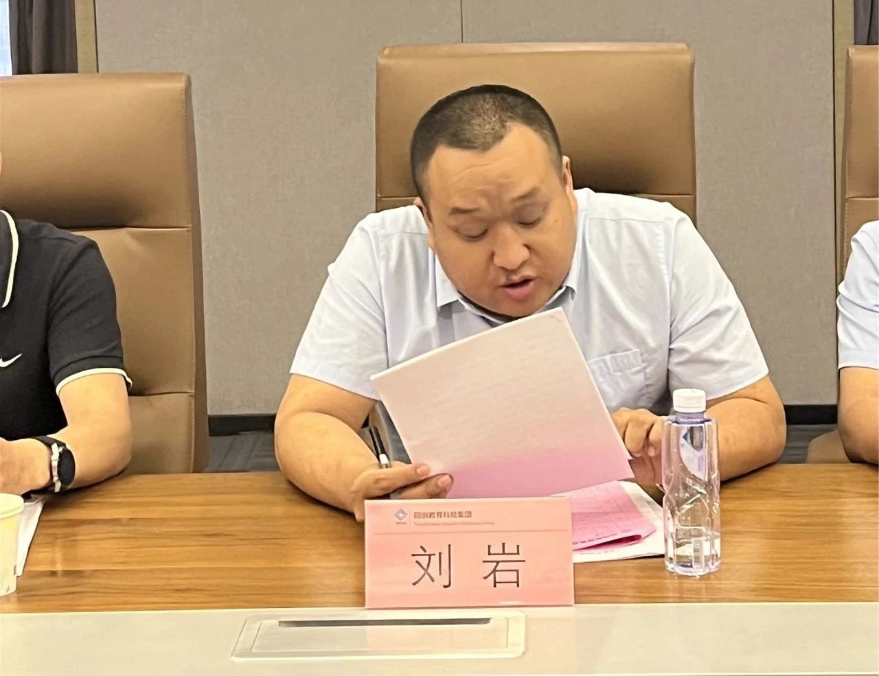 刘言.jpg 刘言.jpg